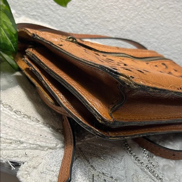 Patricia Nash Lanza Three Way Convertible Crossbody - Picture 4 of 14